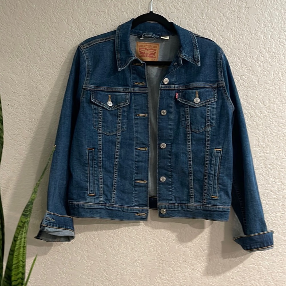 Levi Jean Jacket - Women’s size large